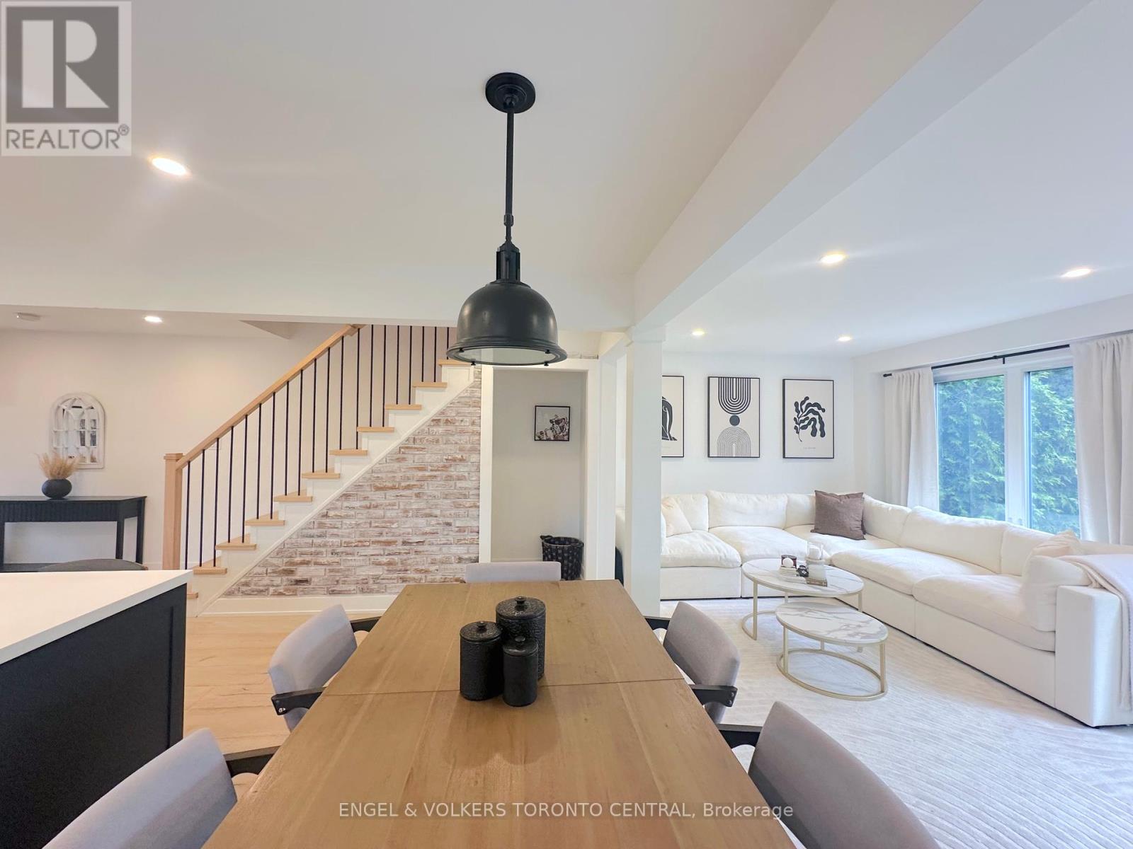 1497 Lancaster Drive, Oakville (Fa Falgarwood), Ontario  L6H 2T2 - Photo 9 - W12177764
