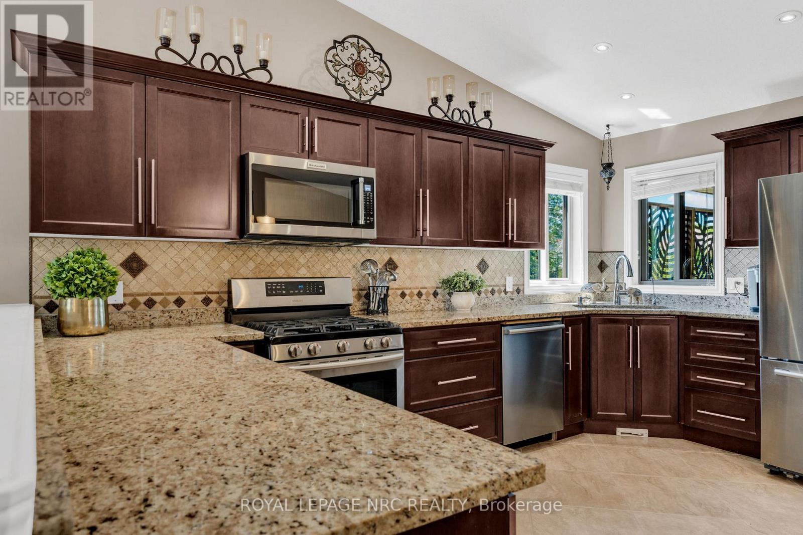 6611 Parkside Road, Niagara Falls, Ontario  L2H 0A8 - Photo 11 - X12177786