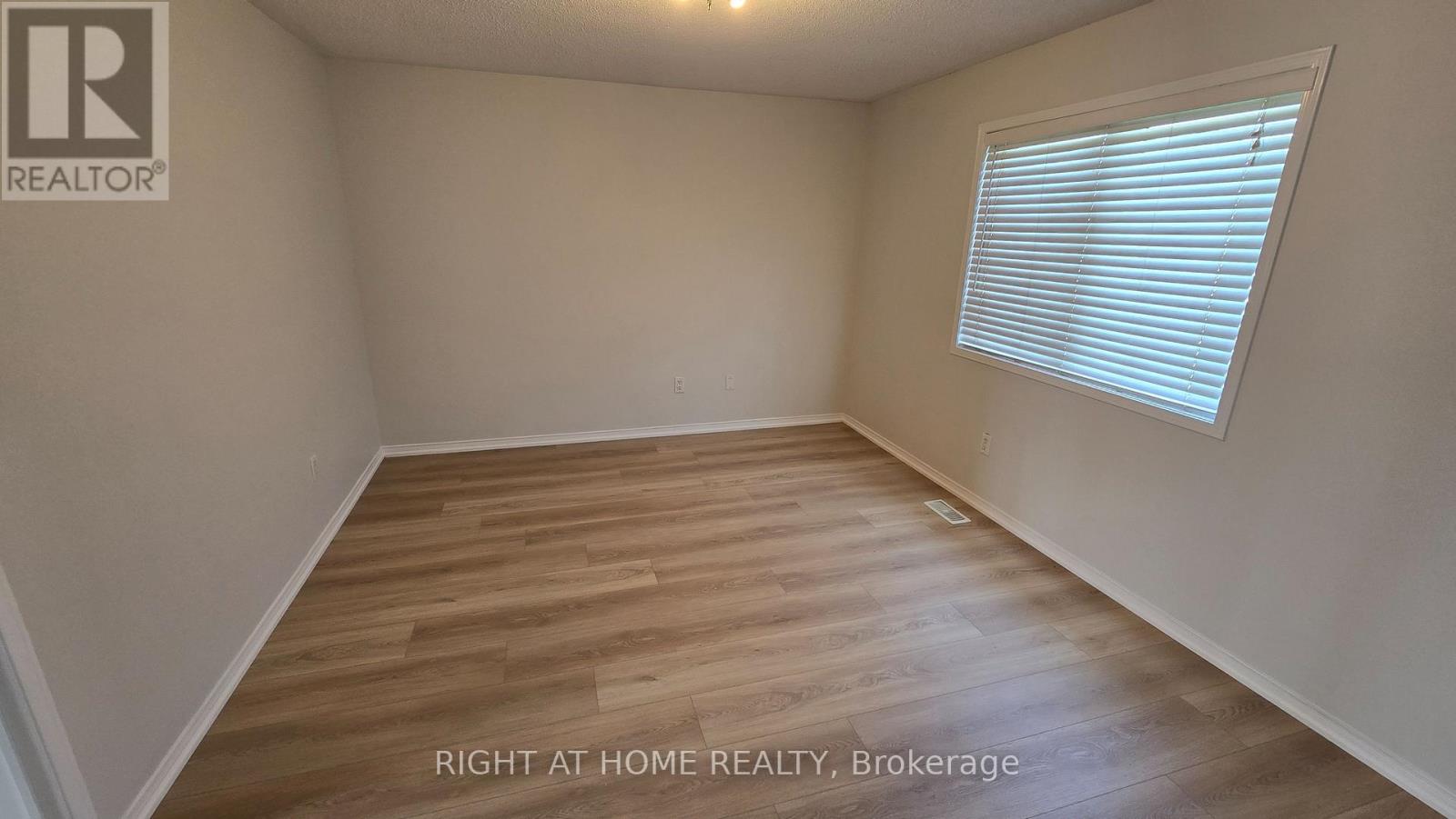 32 Donlevy Crescent, Whitby, Ontario  L1R 0B8 - Photo 15 - E12175958