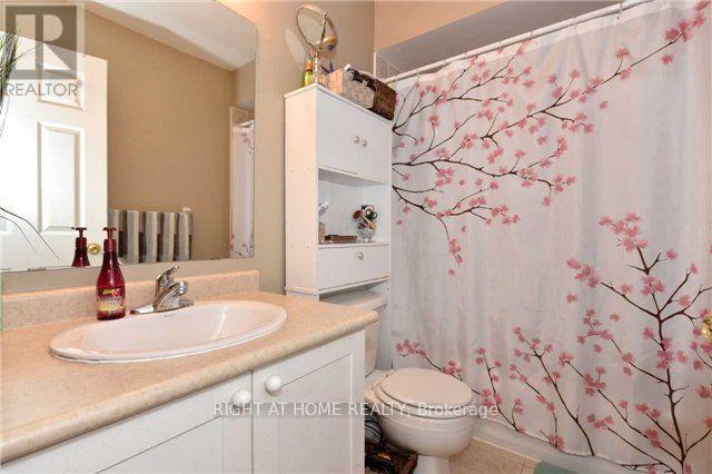 32 Donlevy Crescent, Whitby, Ontario  L1R 0B8 - Photo 6 - E12175958