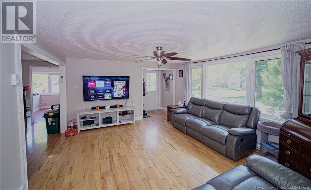 Property at 95 McMinniman Court image 4