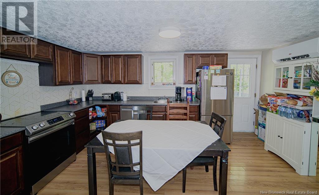Property at 95 McMinniman Court image 5