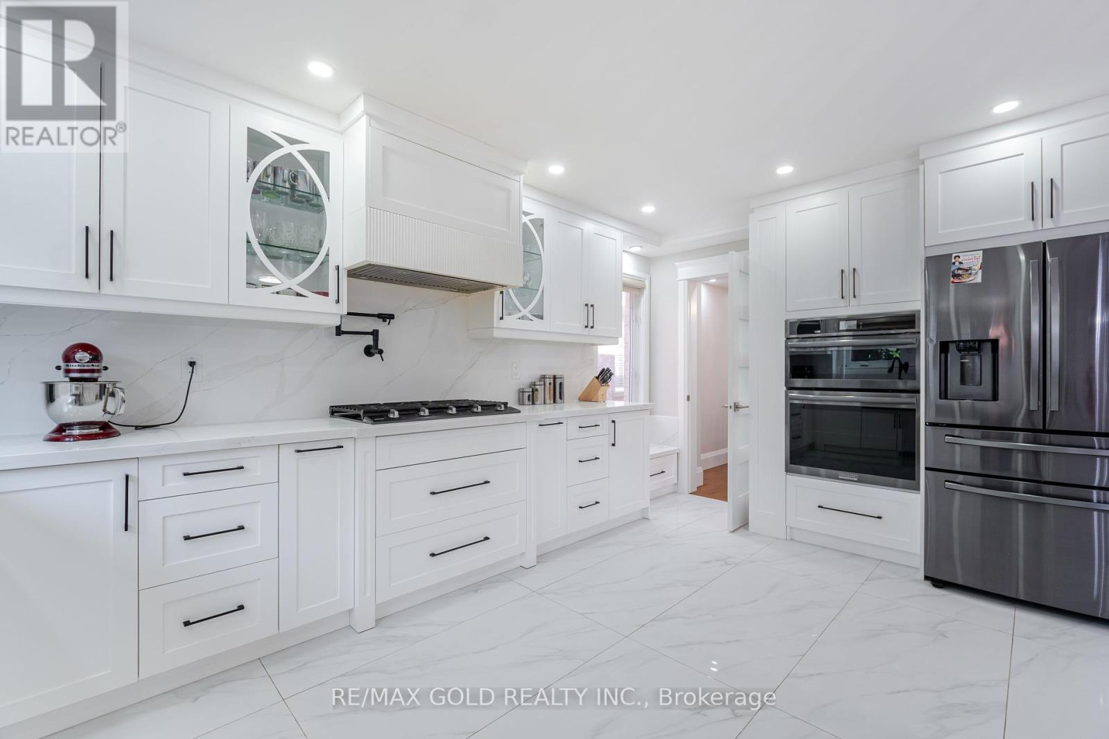 8 Foxmere Road, Brampton (Fletcher's Meadow), Ontario  L7A 1S6 - Photo 13 - W12177777
