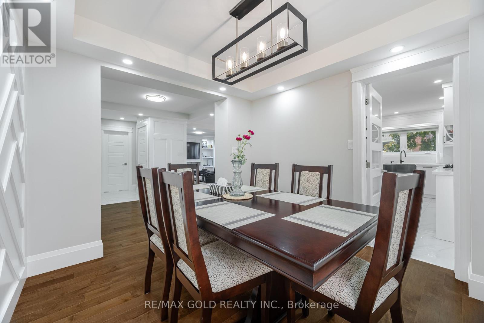 8 Foxmere Road, Brampton (Fletcher's Meadow), Ontario  L7A 1S6 - Photo 7 - W12177777
