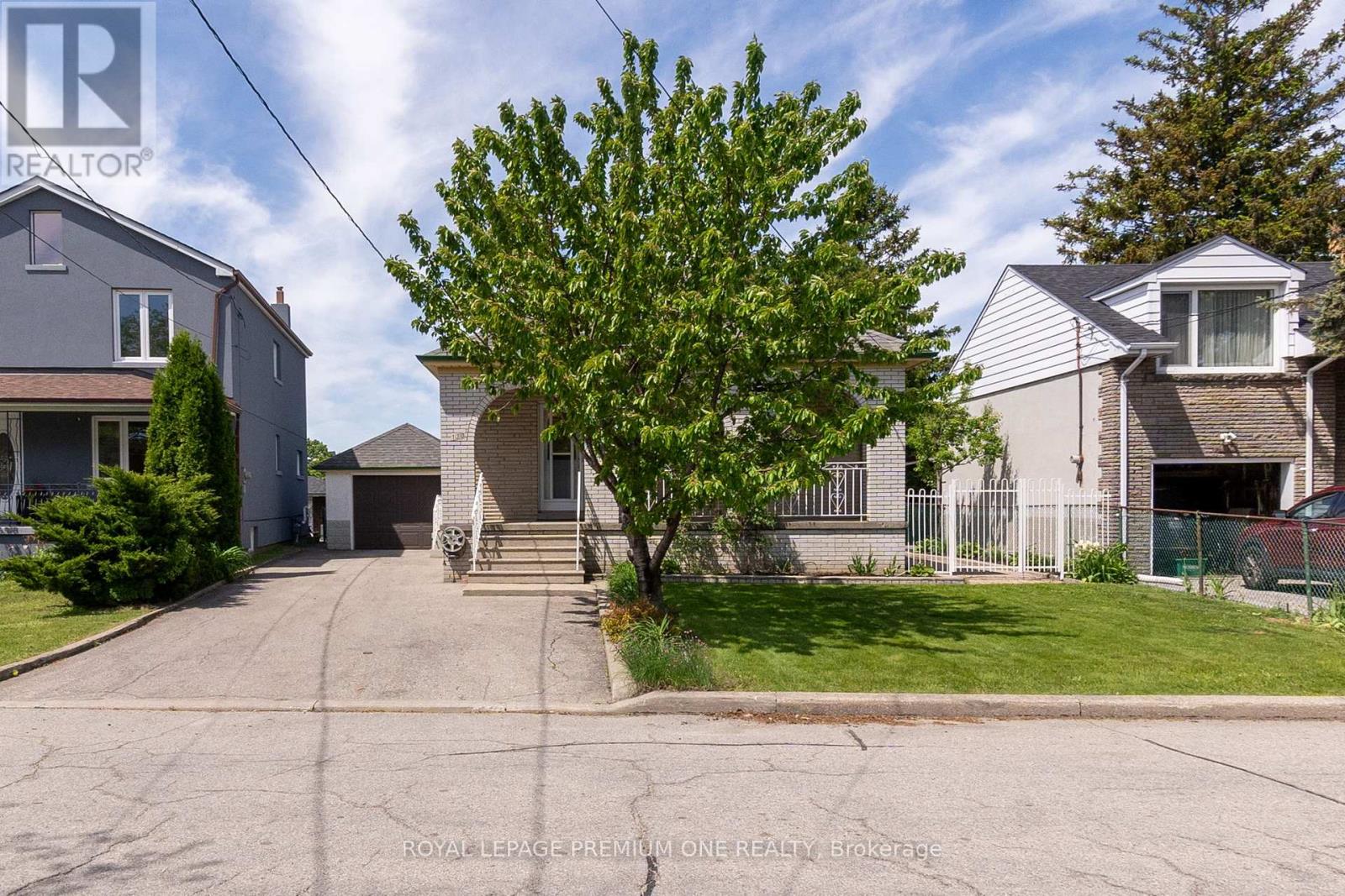 130 Jay Street, Toronto, Ontario  M6L 2M2 - Photo 2 - W12177787