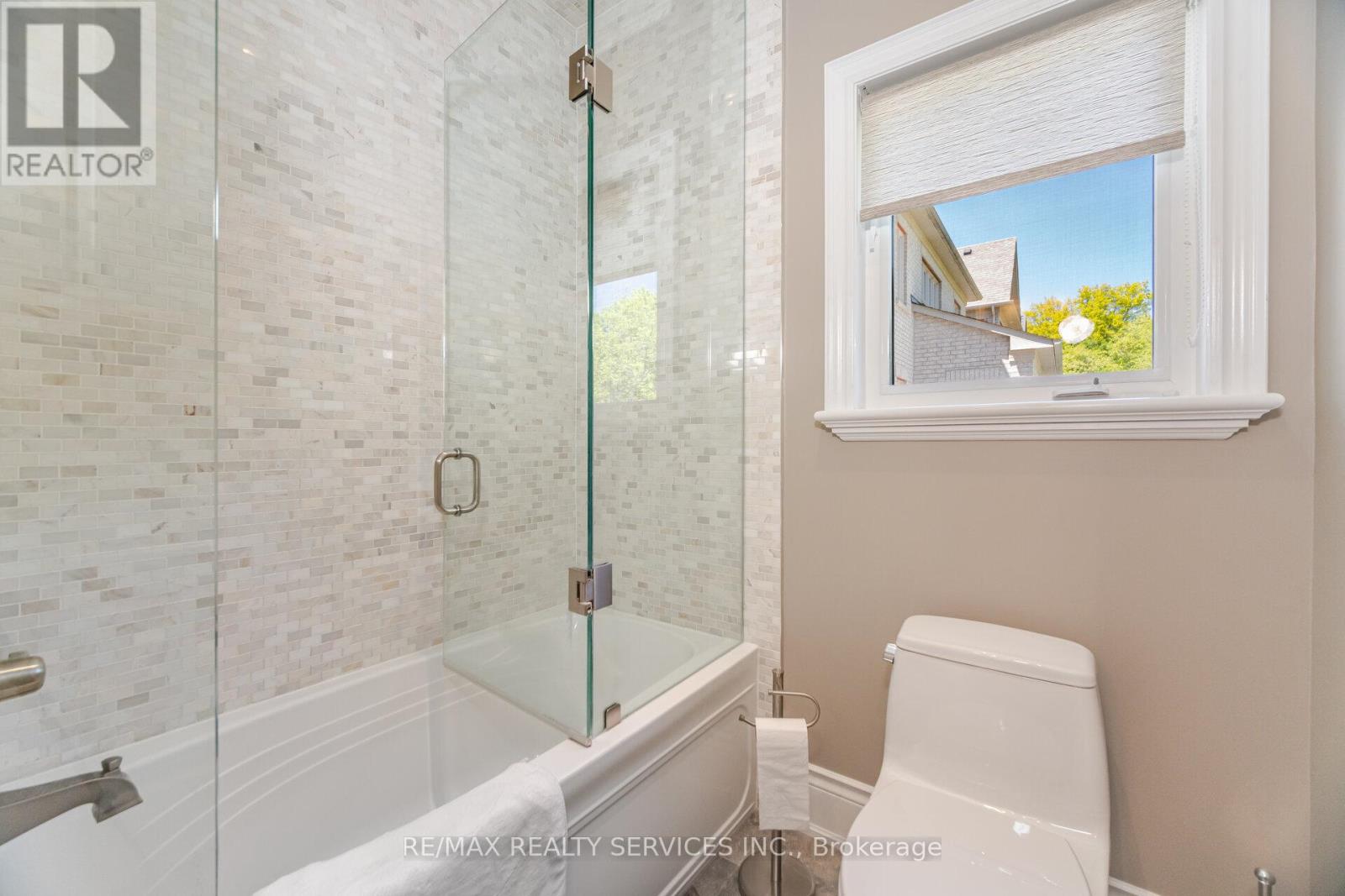 48 Beacon Hill Drive, Brampton, Ontario  L6X 0V7 - Photo 37 - W12177790
