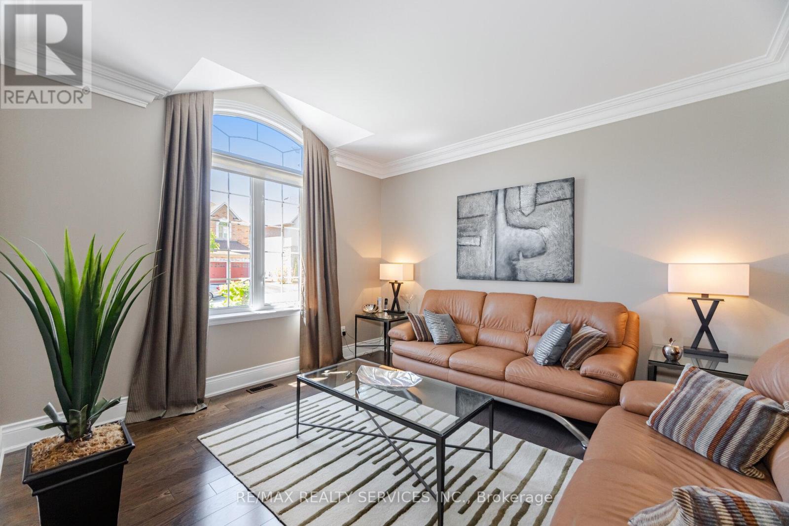 48 Beacon Hill Drive, Brampton (Credit Valley), Ontario  L6X 0V7 - Photo 6 - W12177790