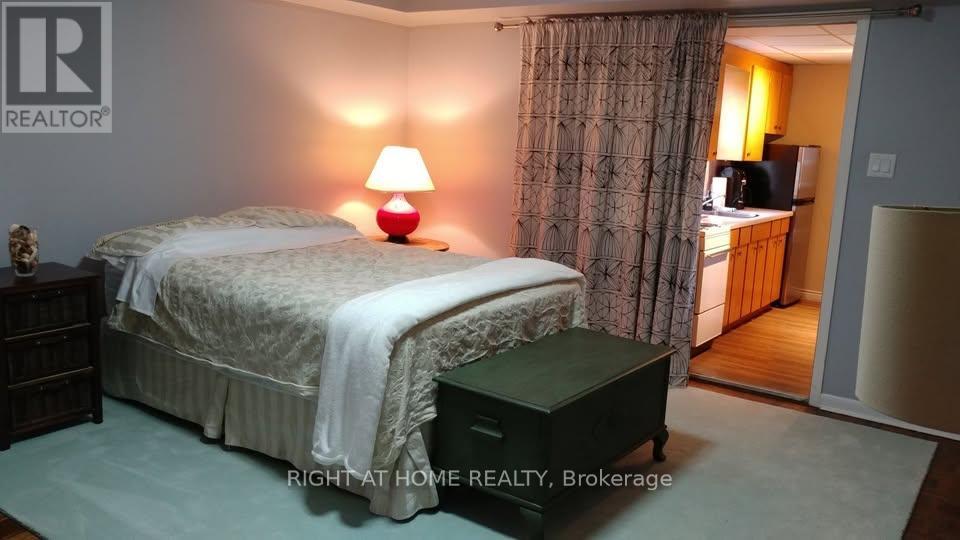 12 Summitcrest Drive, Toronto, Ontario  M9P 1H7 - Photo 31 - W12176475