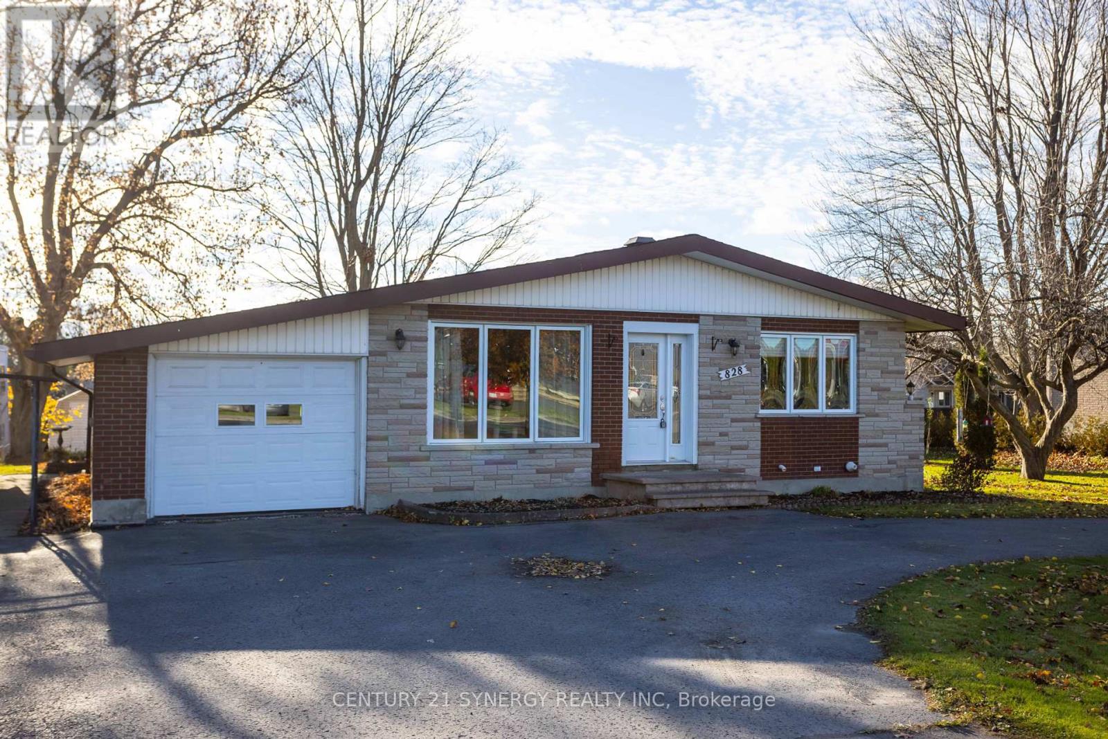 A - 828 Notre Dame Street, Russell, Ontario  K0A 1W1 - Photo 1 - X12177821