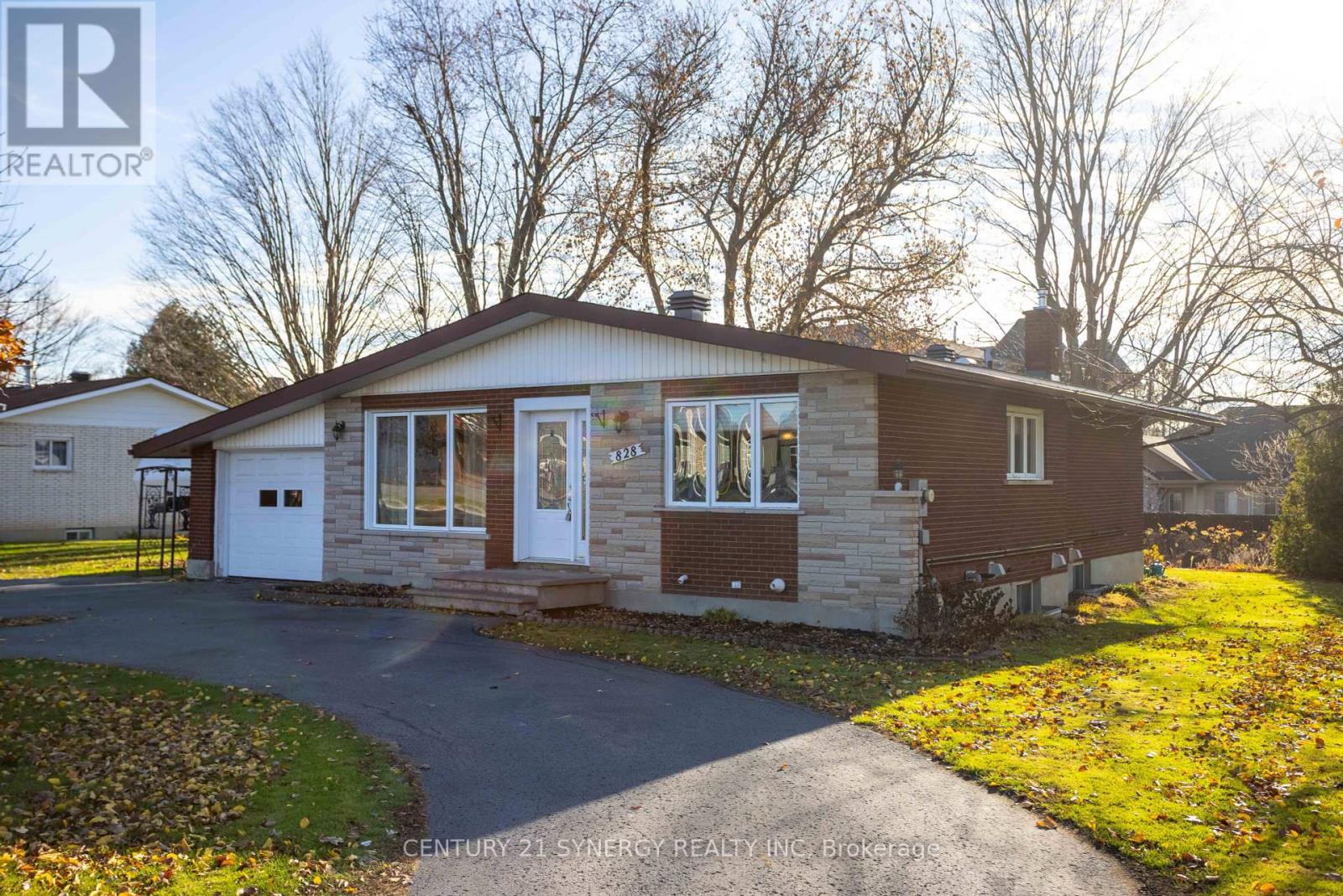 A - 828 Notre Dame Street, Russell, Ontario  K0A 1W1 - Photo 2 - X12177821