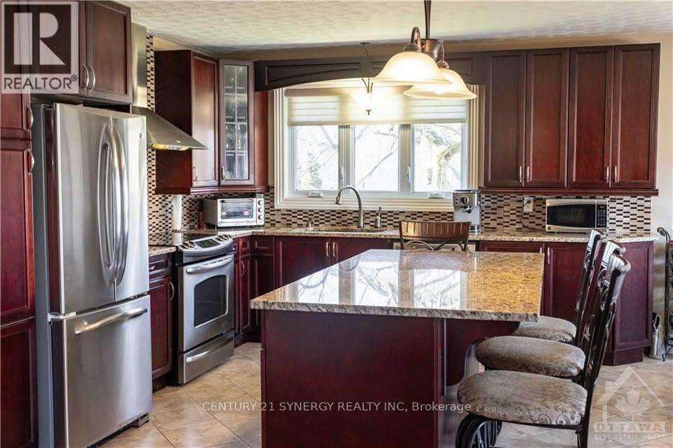 A - 828 Notre Dame Street, Russell, Ontario  K0A 1W1 - Photo 4 - X12177821