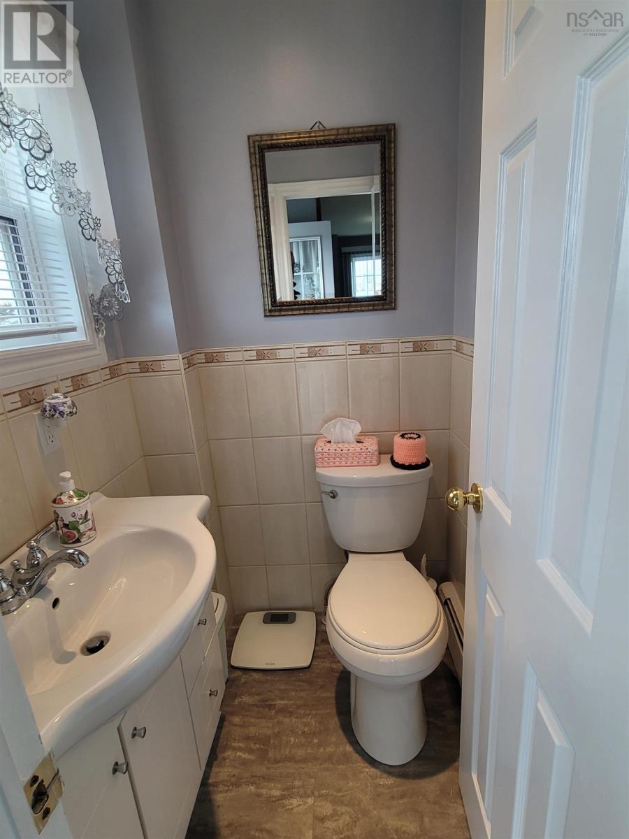 25 Roost Street, Glace Bay, Nova Scotia  B1A 5K1 - Photo 11 - 202506833