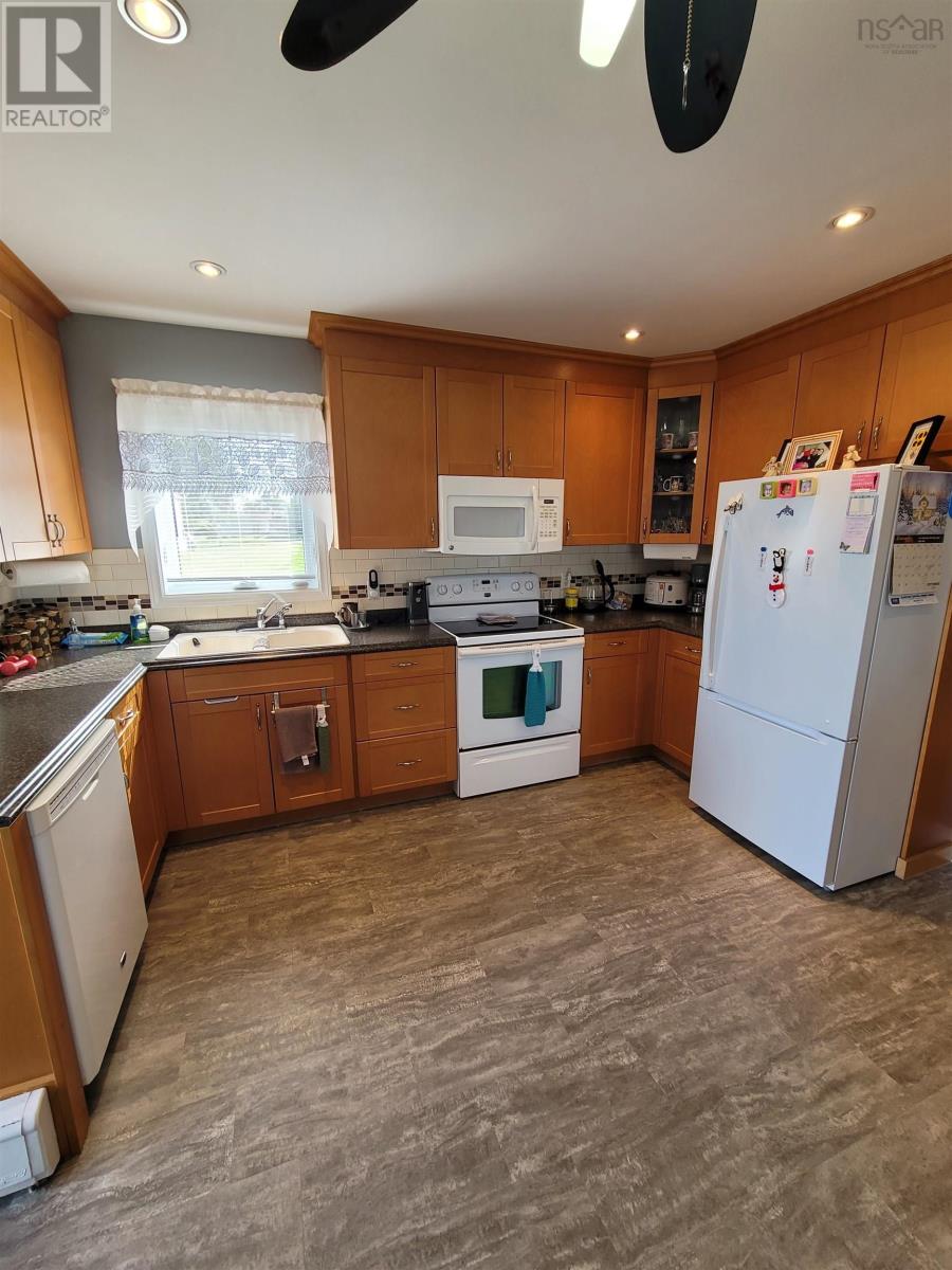 25 Roost Street, Glace Bay, Nova Scotia  B1A 5K1 - Photo 3 - 202506833