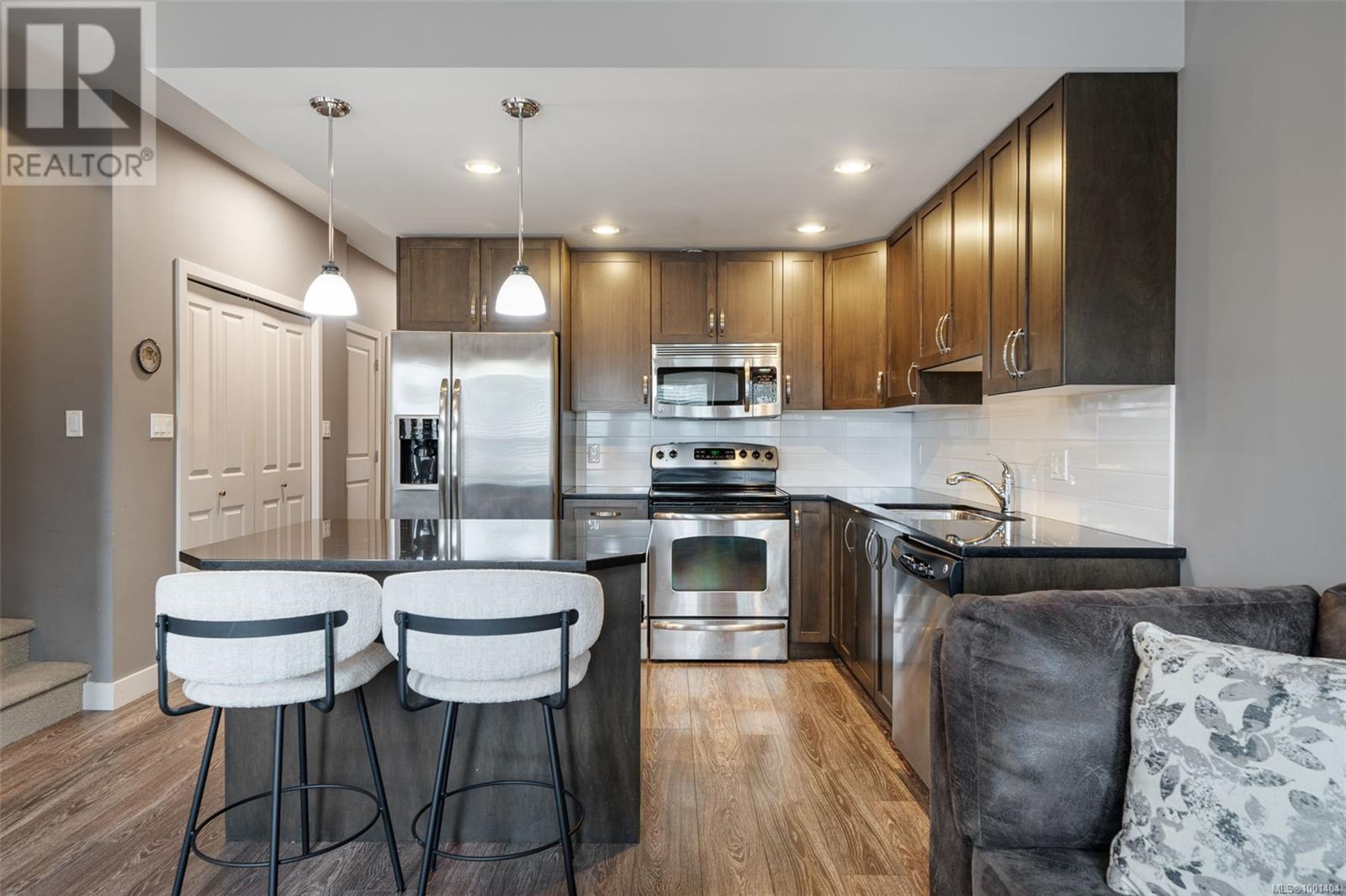 860 Brock Ave, Langford, British Columbia  V9B 3C6 - Photo 4 - 1001404
