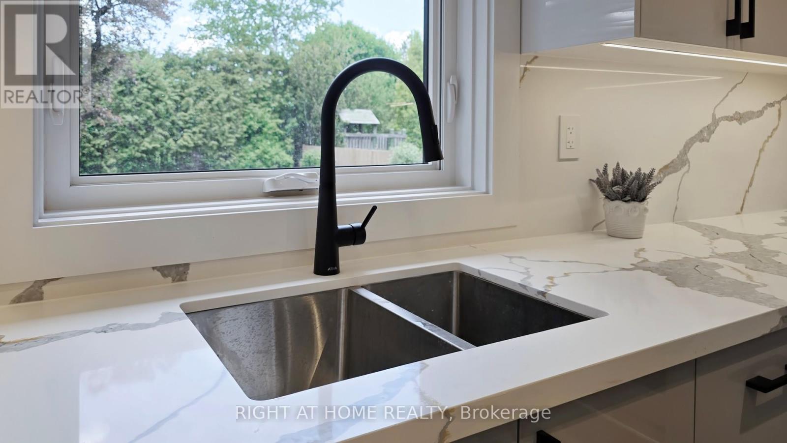 136 Santa Barbara Road, Toronto, Ontario  M2N 2C5 - Photo 10 - C12176692