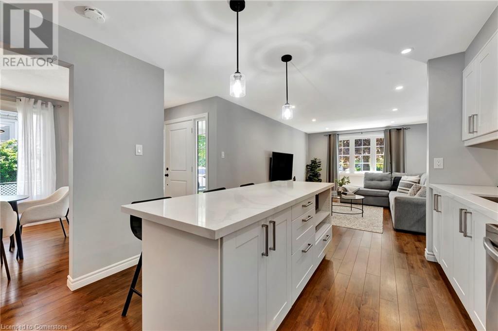 2367 Holyhead Drive, Burlington, Ontario  L7P 3V2 - Photo 5 - 40733231