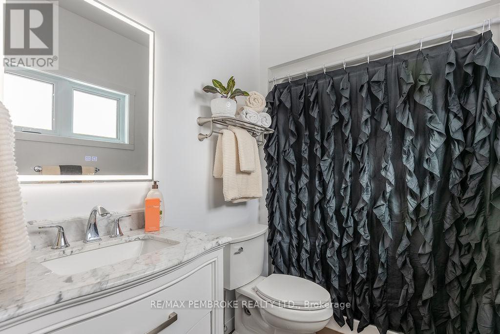 9 Smith Street, Whitewater Region, Ontario  K0J 1C0 - Photo 16 - X12078029