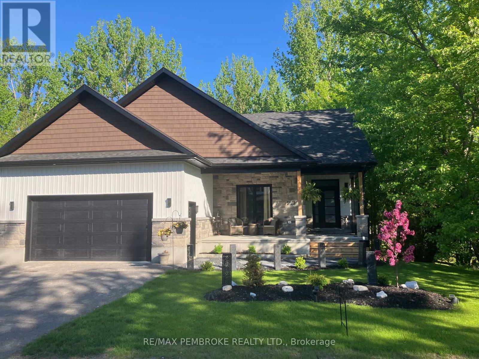 9 Smith Street, Whitewater Region, Ontario  K0J 1C0 - Photo 2 - X12078029