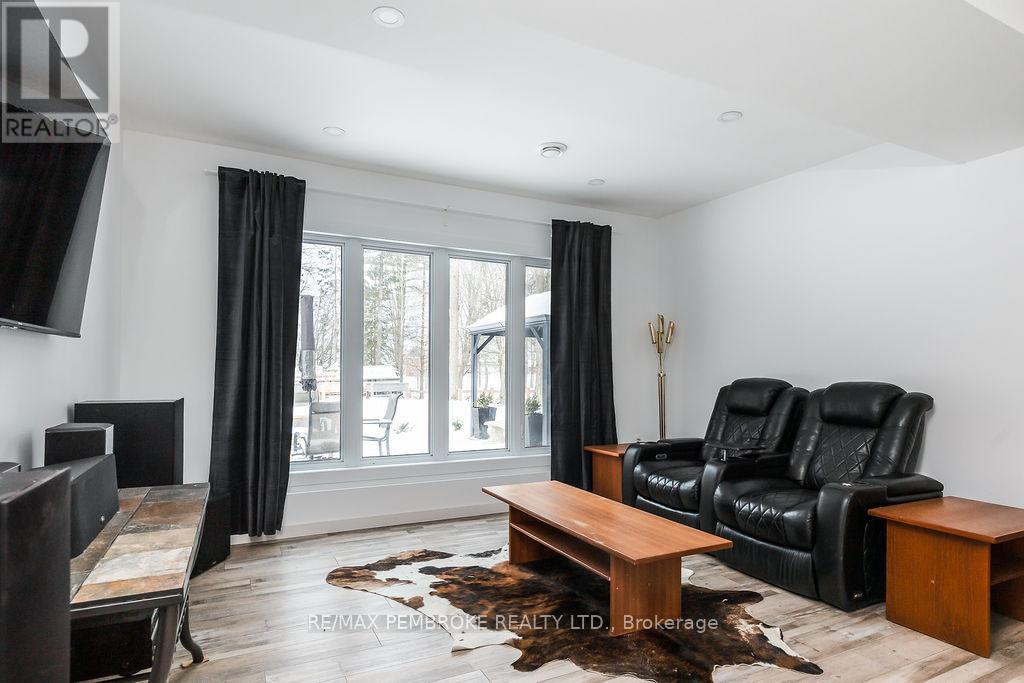9 Smith Street, Whitewater Region, Ontario  K0J 1C0 - Photo 27 - X12078029