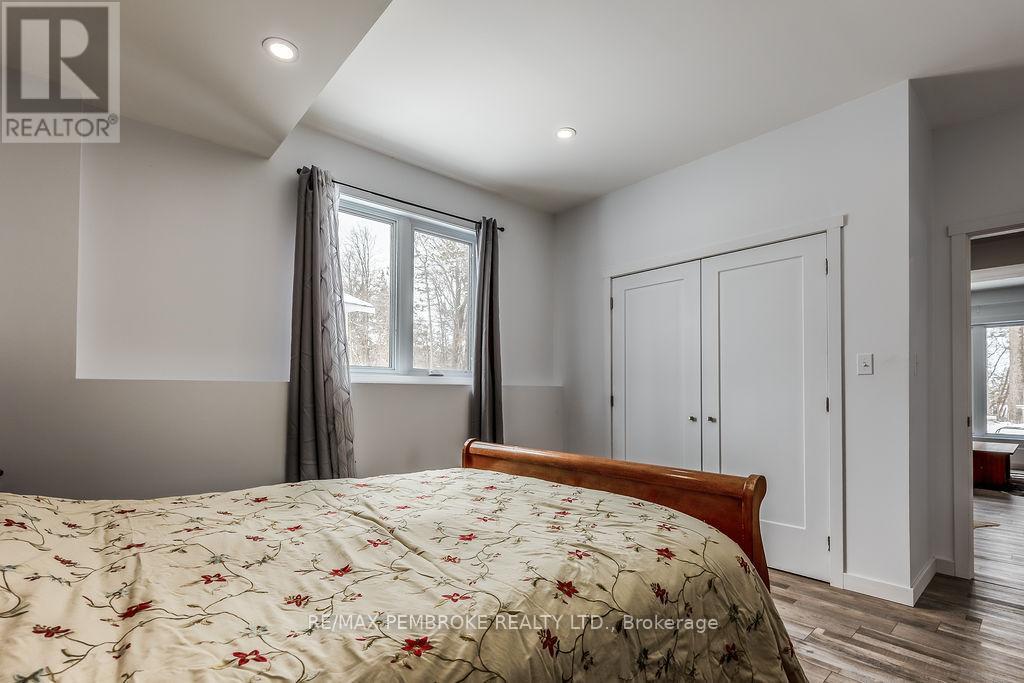 9 Smith Street, Whitewater Region, Ontario  K0J 1C0 - Photo 28 - X12078029