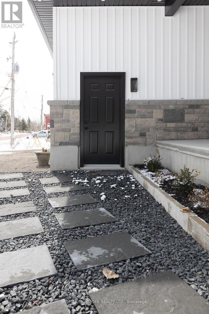 9 Smith Street, Whitewater Region, Ontario  K0J 1C0 - Photo 32 - X12078029