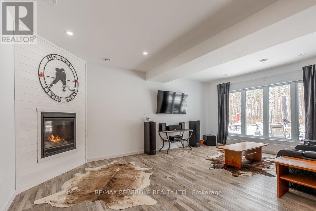 9 Smith Street, Whitewater Region, Ontario  K0J 1C0 - Photo 26 - X12078029