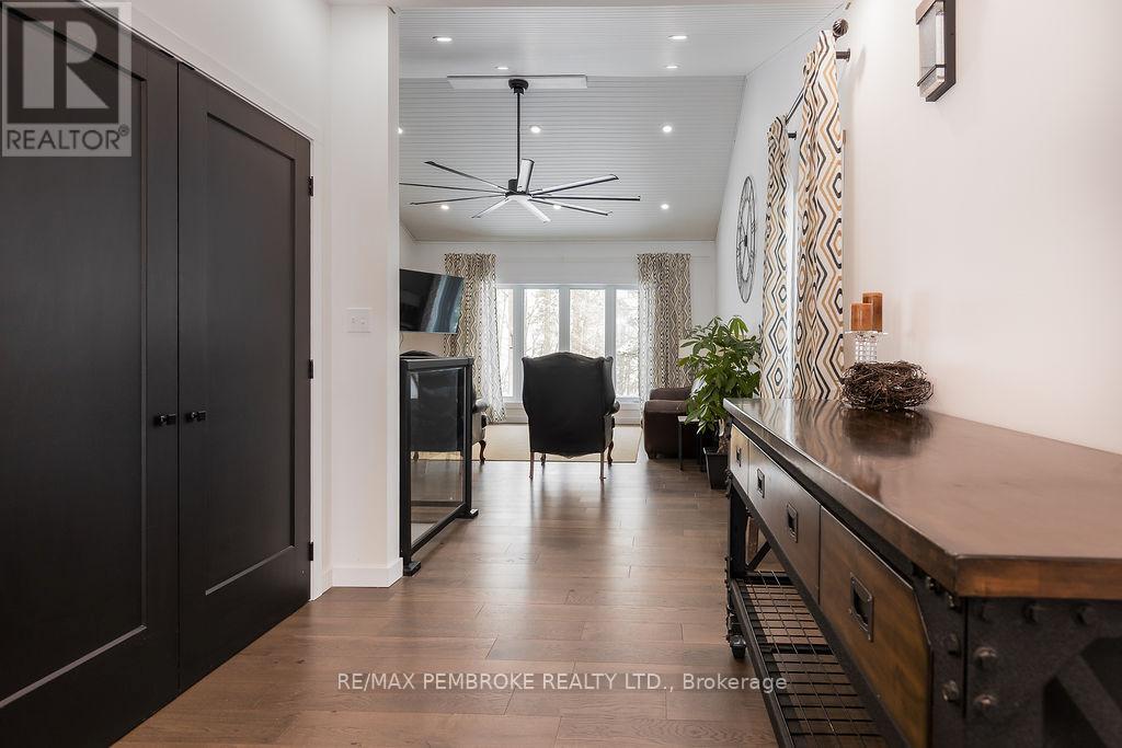 9 Smith Street, Whitewater Region, Ontario  K0J 1C0 - Photo 6 - X12078029