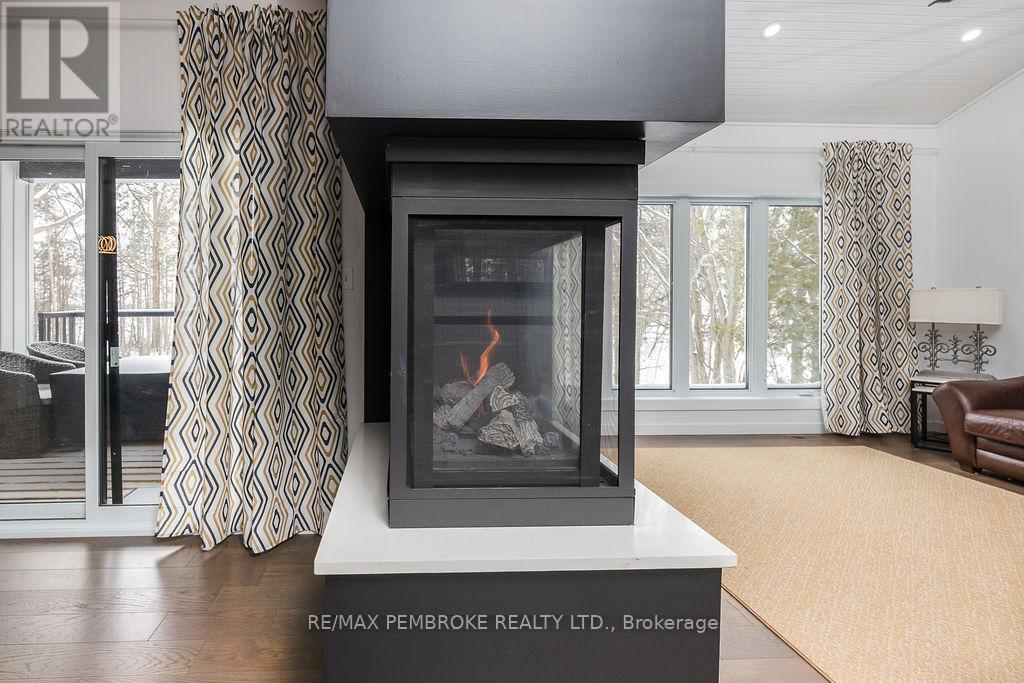 9 Smith Street, Whitewater Region, Ontario  K0J 1C0 - Photo 8 - X12078029