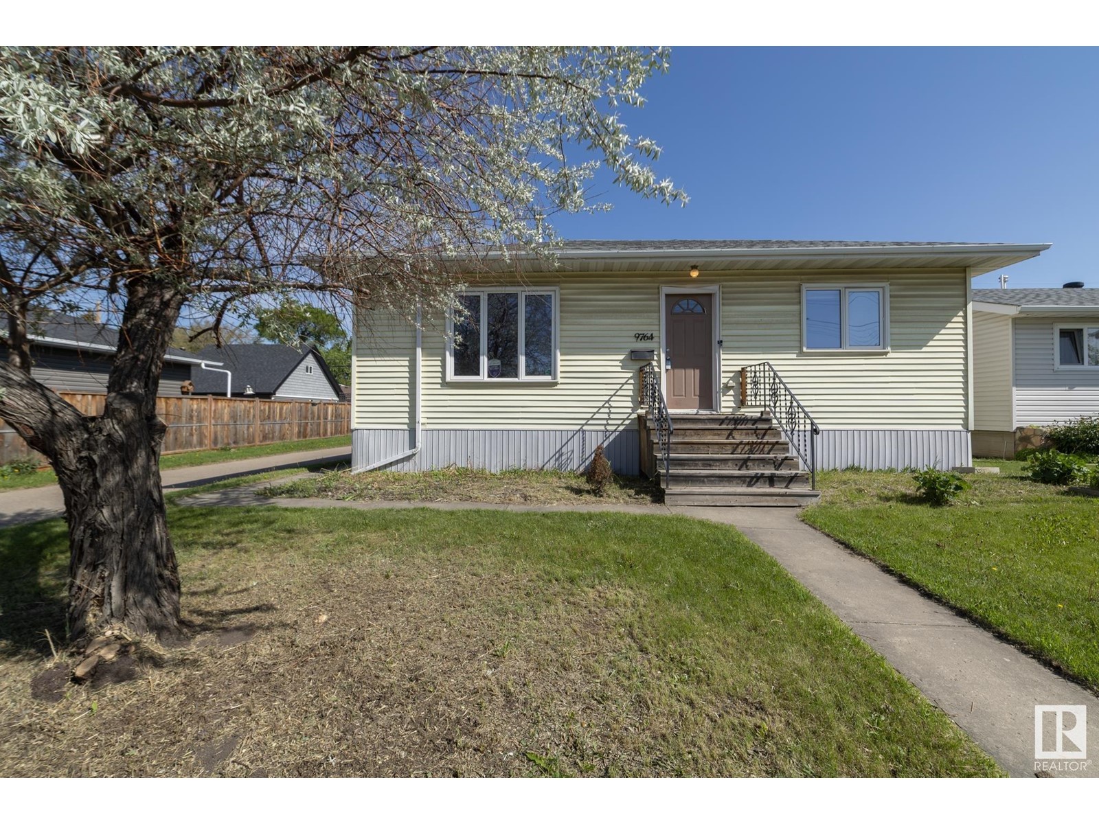 9764 63 Av Nw, Edmonton, Alberta  T6E 0G6 - Photo 1 - E4438814