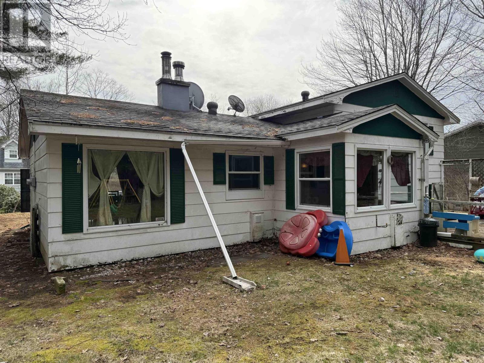Property at 93 Parkdale Avenue image 4