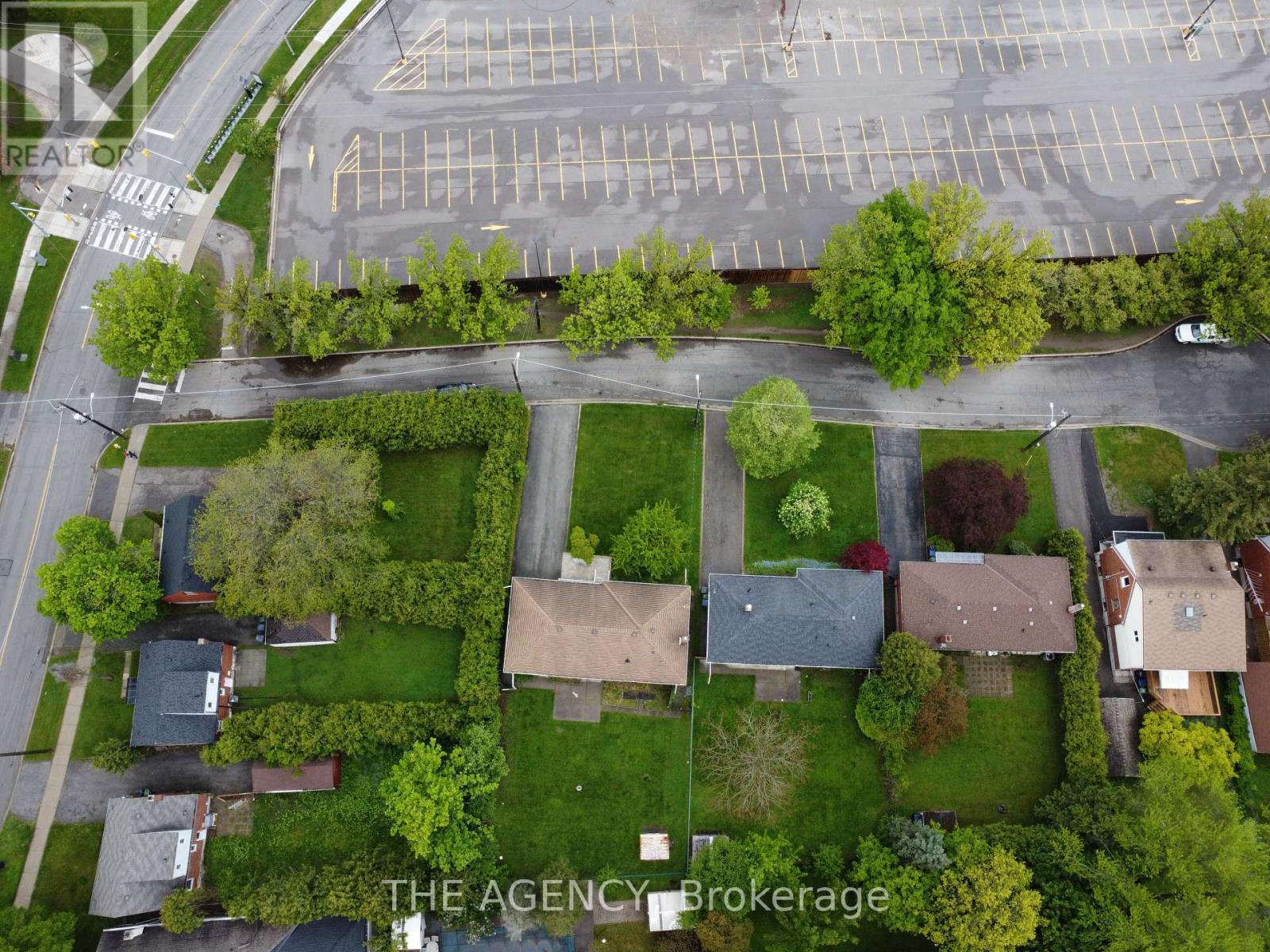 137 Blake Avenue, Toronto, Ontario  M2M 1B4 - Photo 5 - C12176476