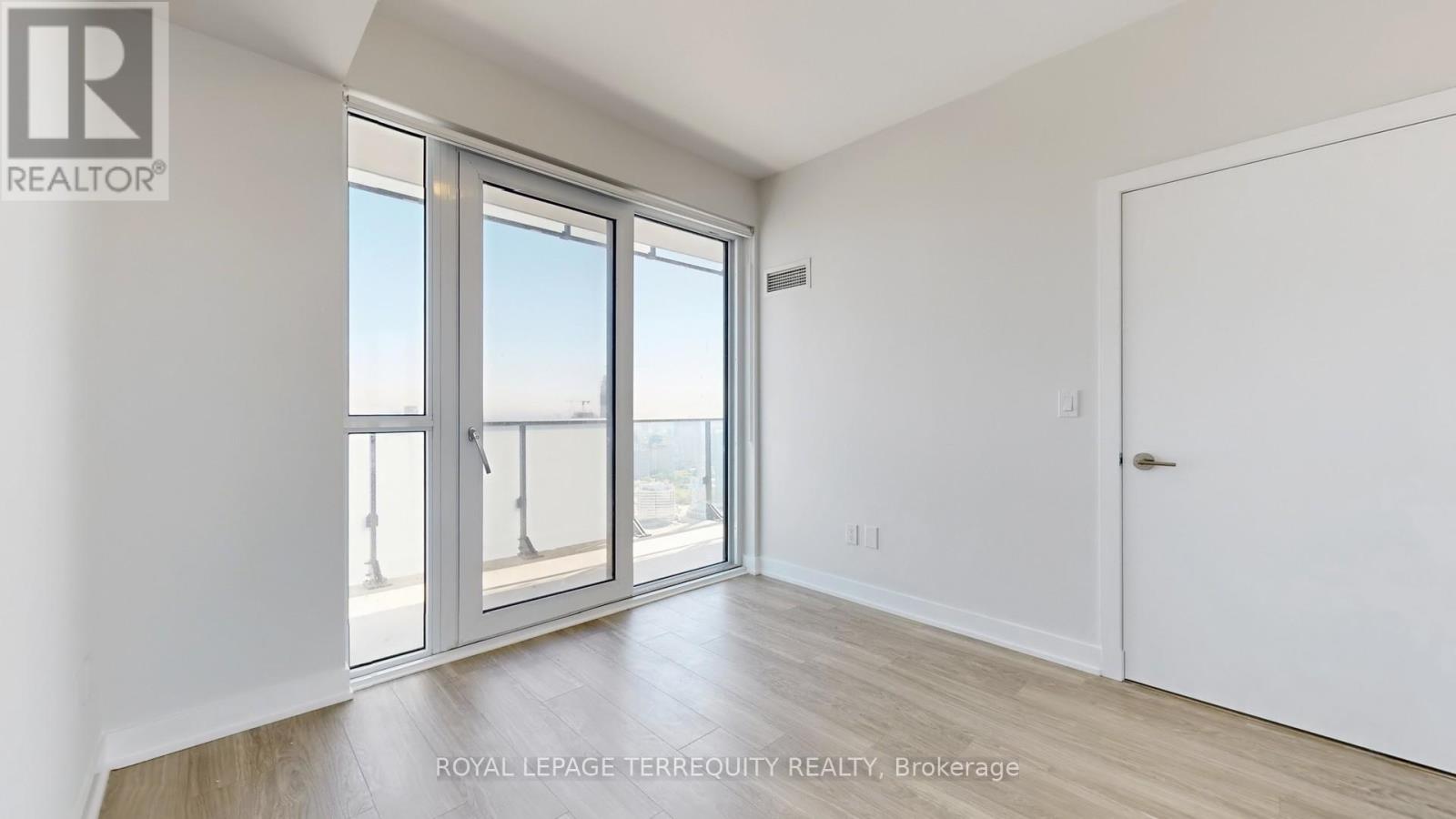 4502 - 430 Square One Drive, Mississauga (City Centre), Ontario  L5B 0L6 - Photo 18 - W12177888