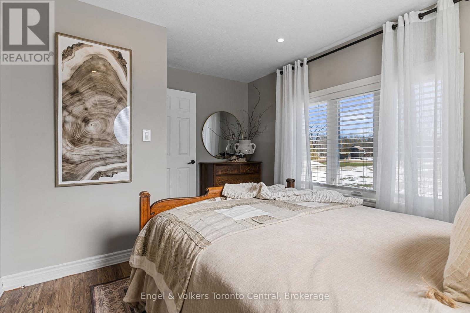 242 Somers Street, Georgian Bluffs, Ontario  N4K 6V5 - Photo 24 - X12047467