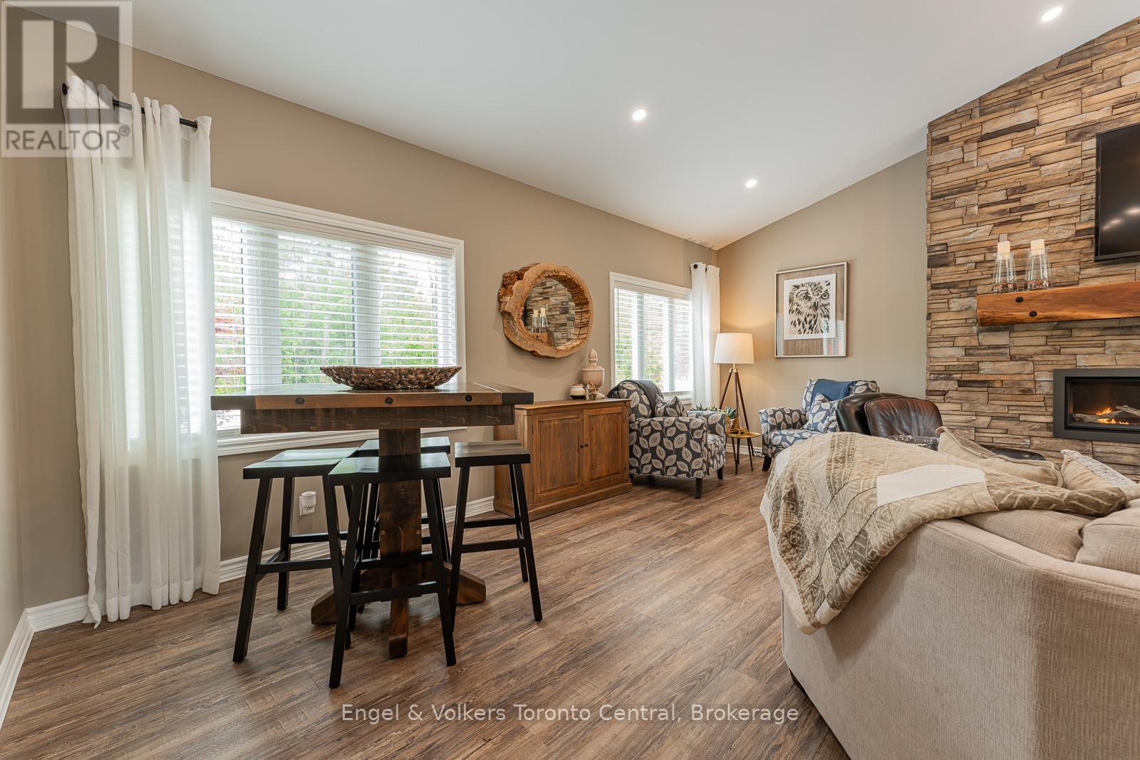 242 Somers Street, Georgian Bluffs, Ontario  N4K 6V5 - Photo 28 - X12047467