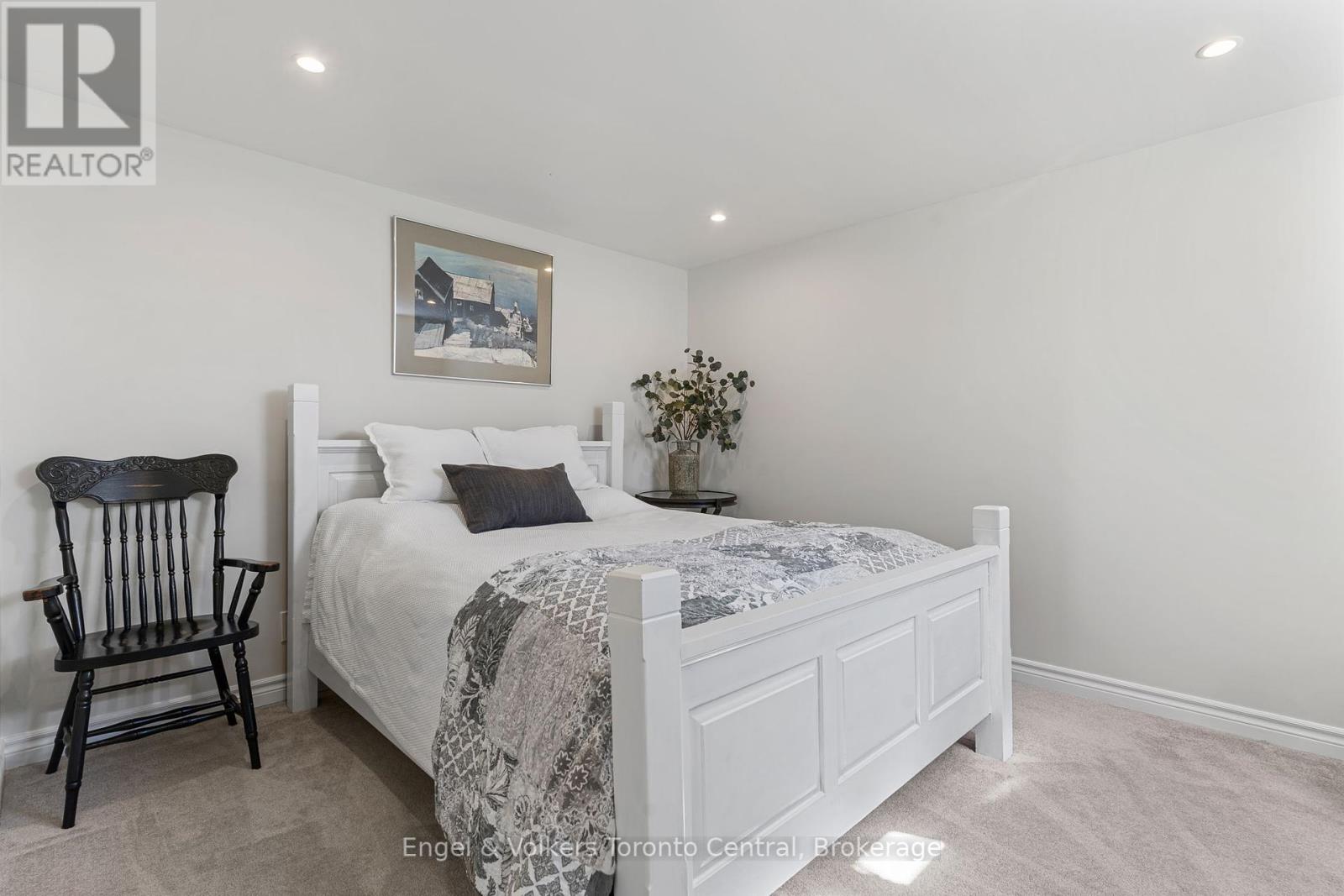 242 Somers Street, Georgian Bluffs, Ontario  N4K 6V5 - Photo 38 - X12047467