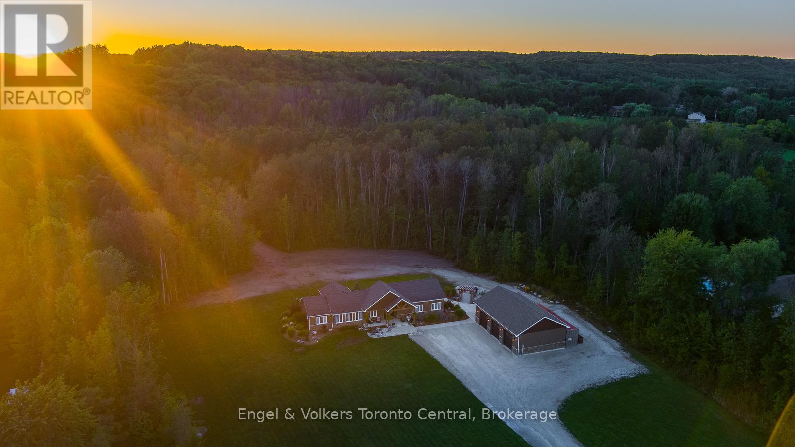 242 Somers Street, Georgian Bluffs, Ontario  N4K 6V5 - Photo 49 - X12047467