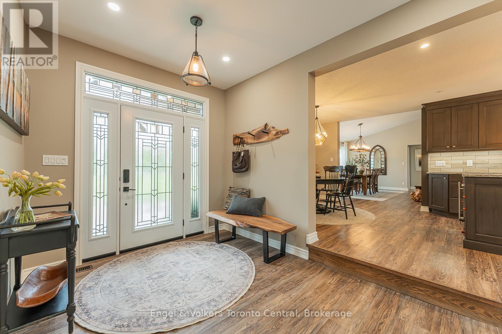 242 Somers Street, Georgian Bluffs, Ontario  N4K 6V5 - Photo 8 - X12047467
