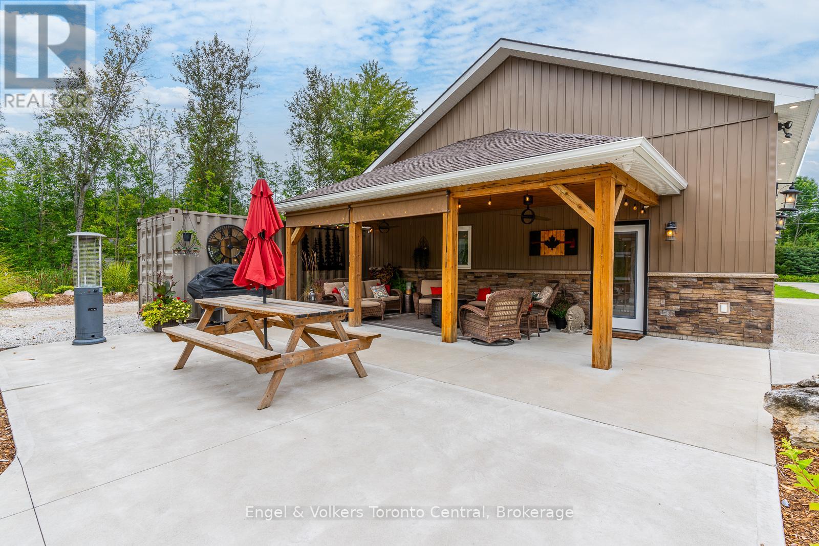 242 Somers Street, Georgian Bluffs, Ontario  N4K 6V5 - Photo 45 - X12047467