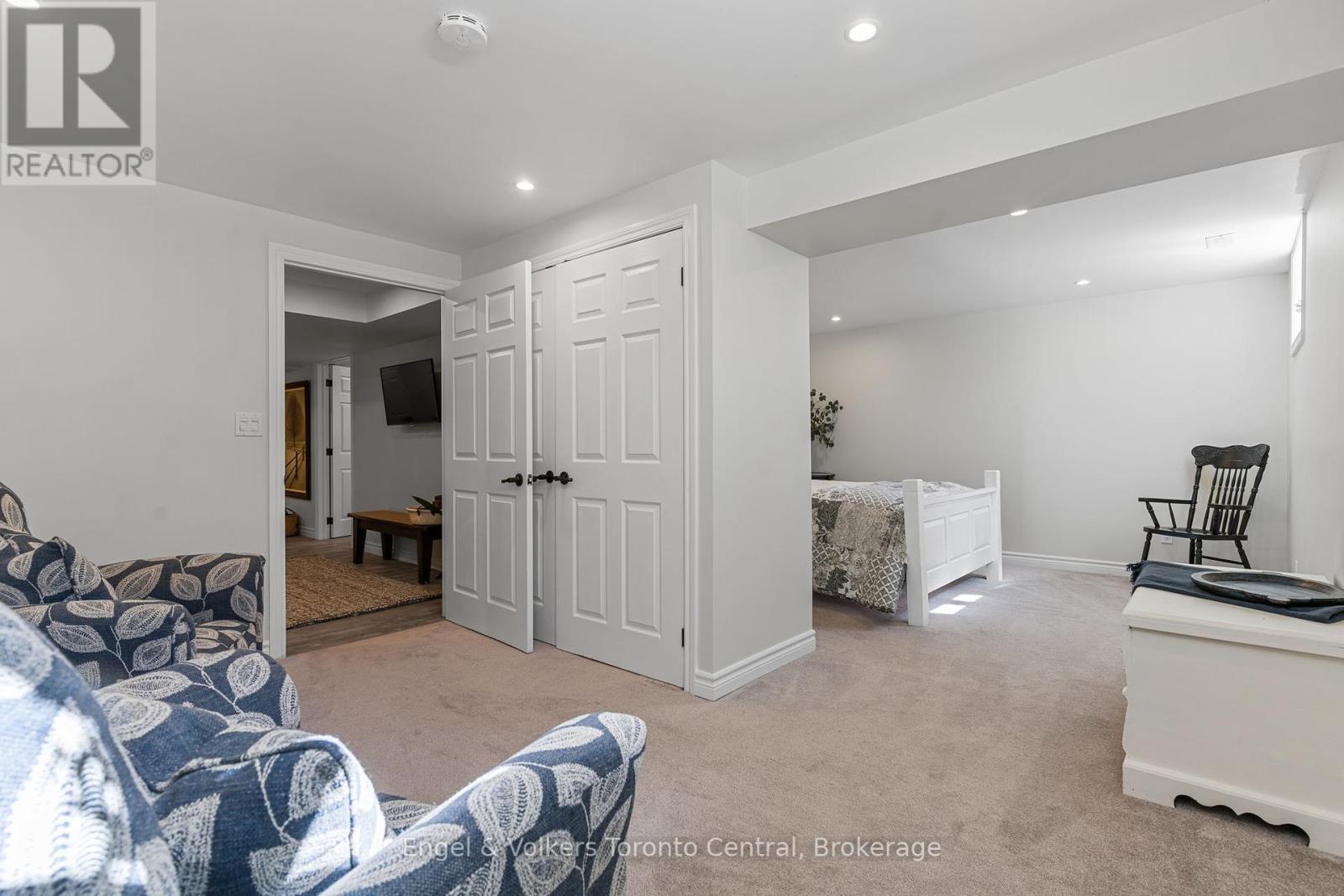 242 Somers Street, Georgian Bluffs, Ontario  N4K 6V5 - Photo 37 - X12047467