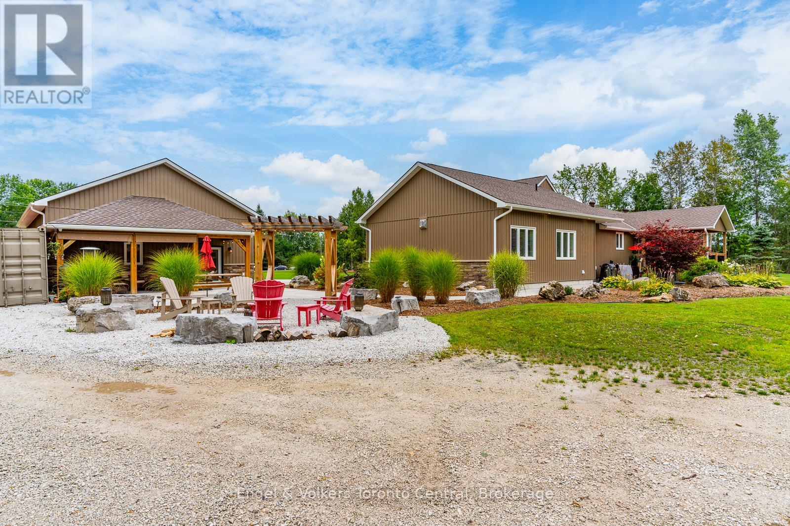 242 Somers Street, Georgian Bluffs, Ontario  N4K 6V5 - Photo 40 - X12047467