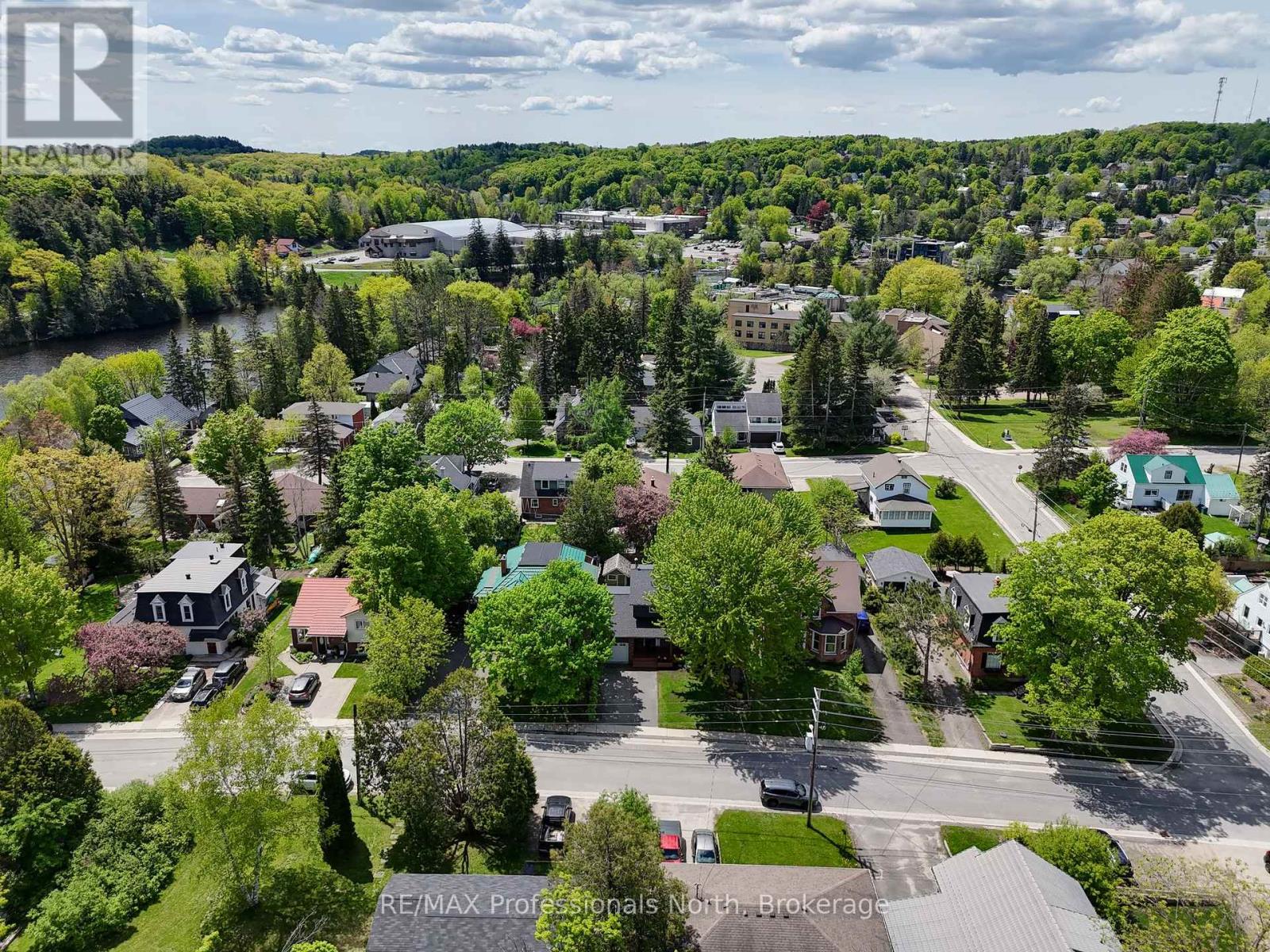 13 Fairy Avenue, Huntsville, Ontario  P1H 1G7 - Photo 4 - X12173448