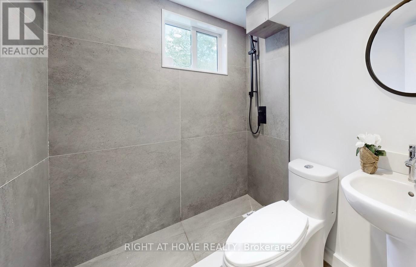 136 Santa Barbara Road, Toronto, Ontario  M2N 2C5 - Photo 28 - C12176692