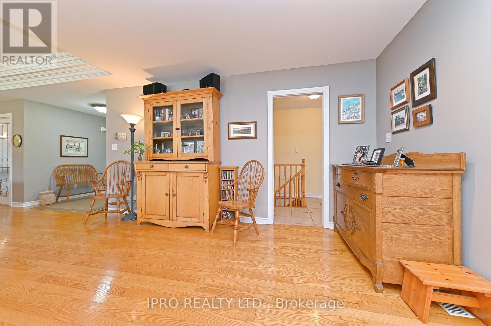 83 Ontario Street, Halton Hills (Georgetown), Ontario  L7G 3K9 - Photo 17 - W12088365