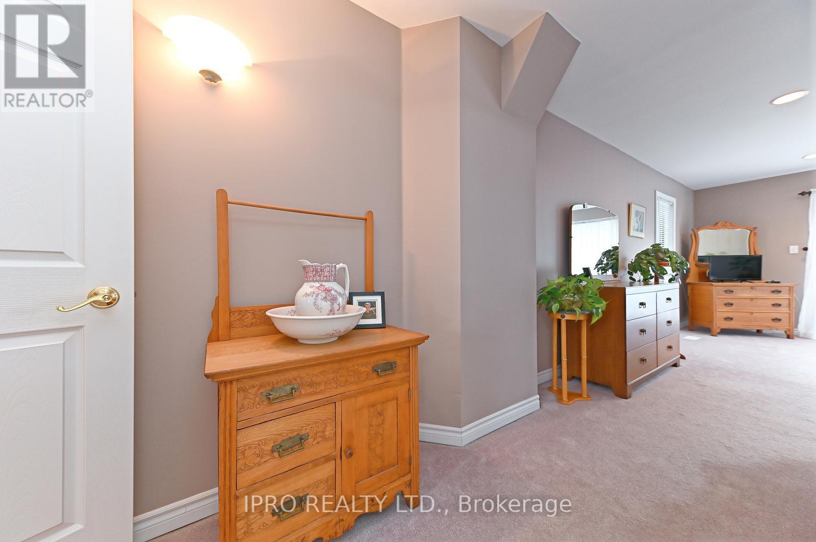 83 Ontario Street, Halton Hills (Georgetown), Ontario  L7G 3K9 - Photo 31 - W12088365