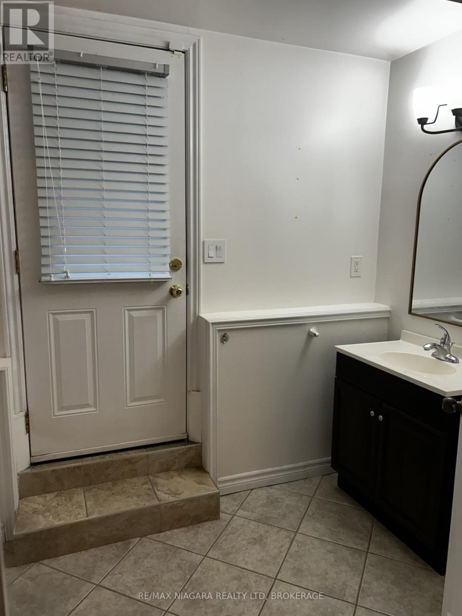 1056 Beach Boulevard, Hamilton (Hamilton Beach), Ontario  L8H 6Z4 - Photo 16 - X12177985