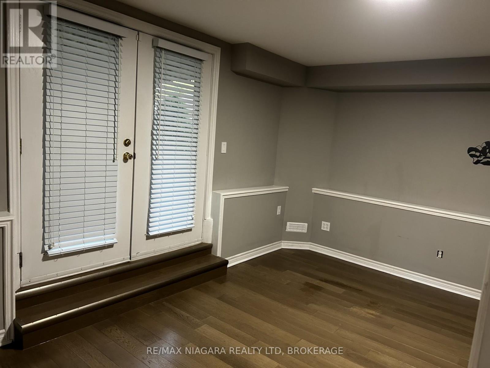 1056 Beach Boulevard, Hamilton (Hamilton Beach), Ontario  L8H 6Z4 - Photo 18 - X12177985