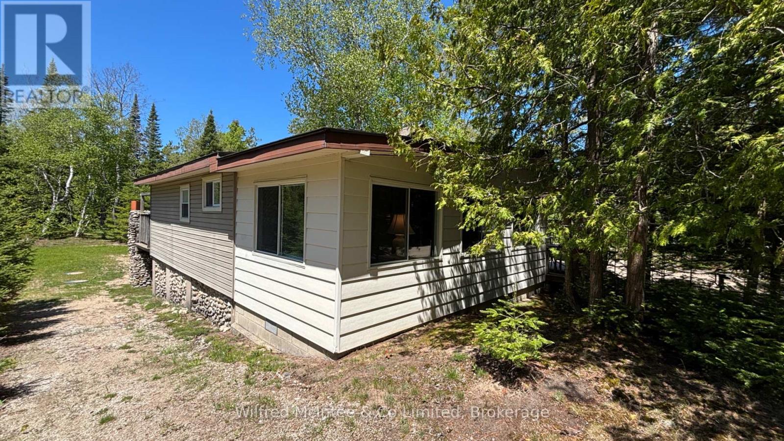 81 Thompson Avenue, Native Leased Lands, Ontario  N0H 2L0 - Photo 17 - X12177944