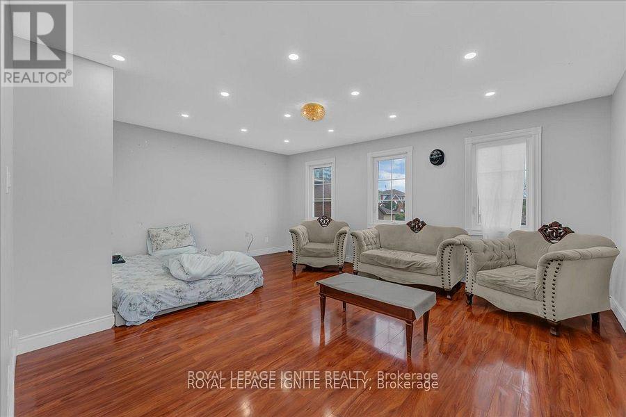 98 Sheldrake Court, Brampton, Ontario  L6Y 2W9 - Photo 4 - W12177364