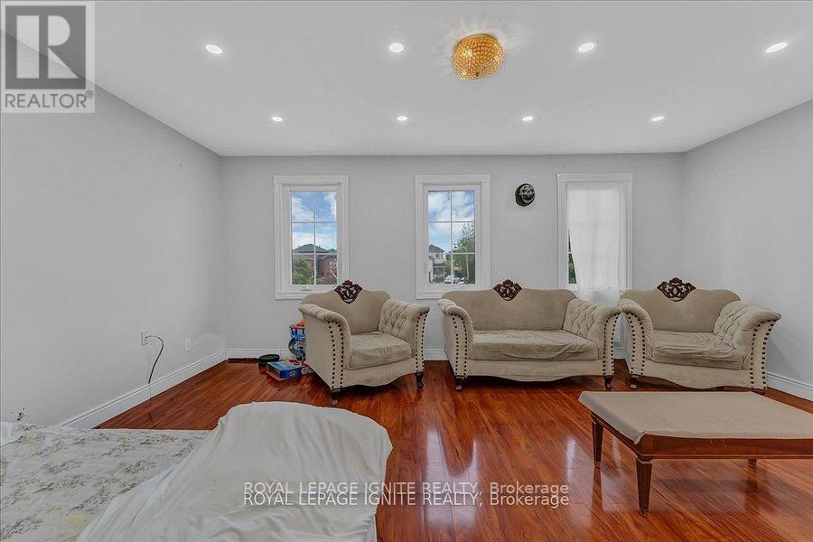 98 Sheldrake Court, Brampton, Ontario  L6Y 2W9 - Photo 5 - W12177364