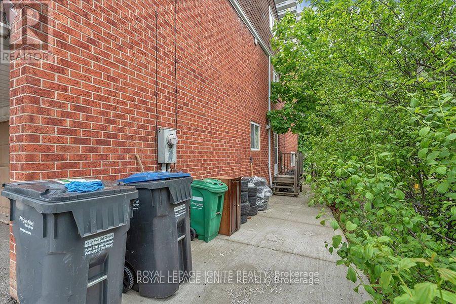 98 Sheldrake Court, Brampton, Ontario  L6Y 2W9 - Photo 22 - W12177364
